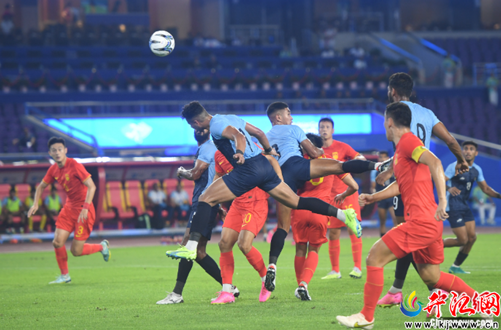 厉害了！杭州亚运会中国男足首秀5：1大胜印度，达州小将有精彩表现