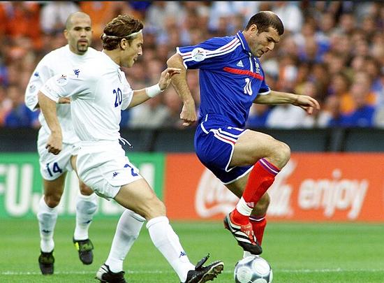 齐达内2000年欧洲杯表现很杰出